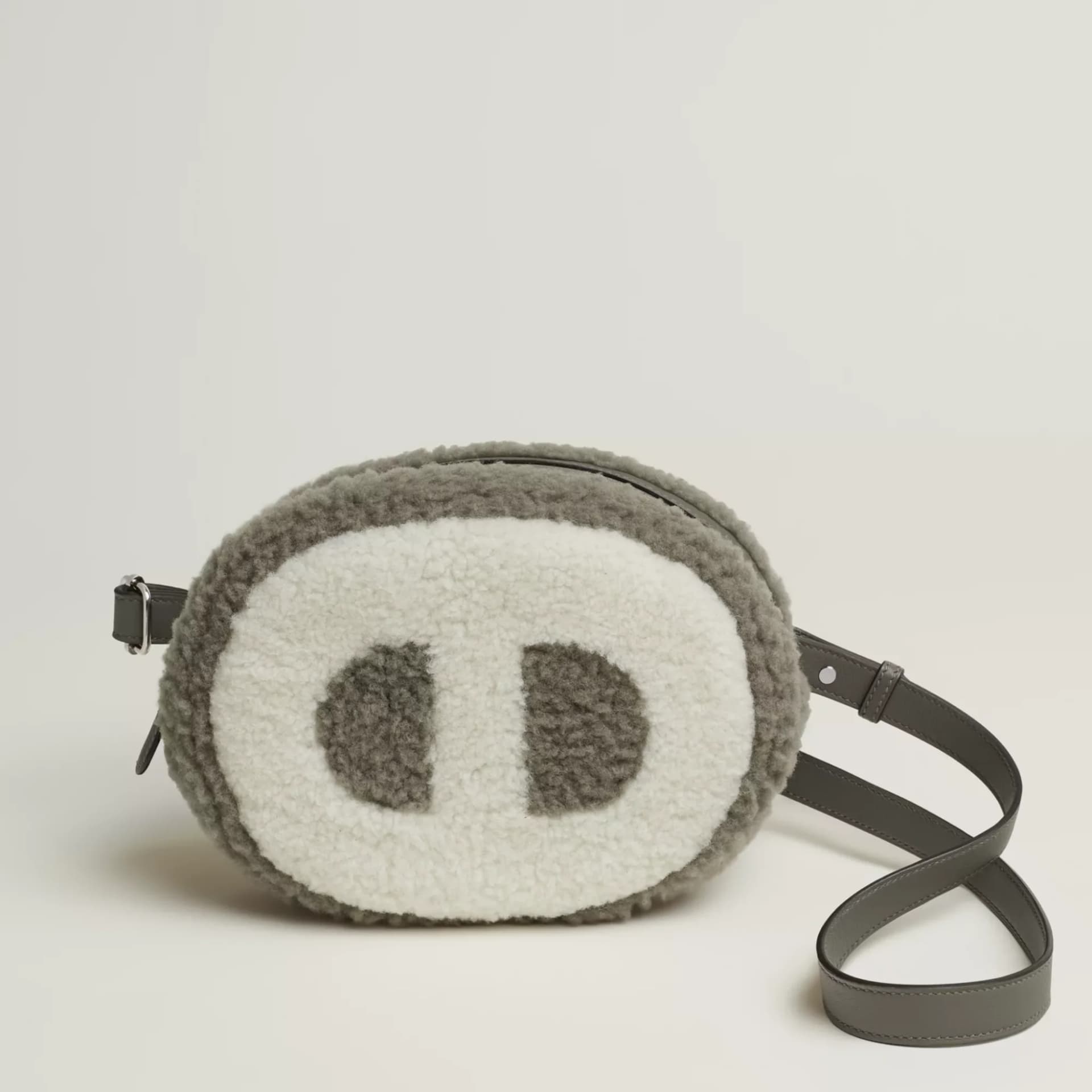 Hermès In-the-Loop Plush Belt Bag – Gris Meyer / Écru