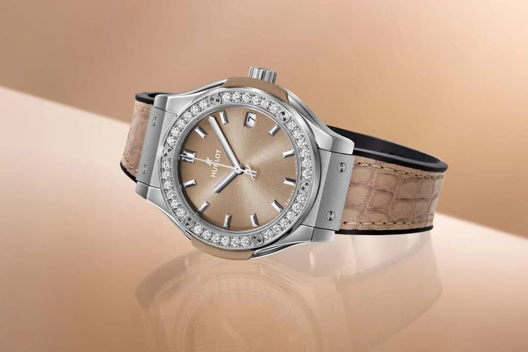 Hublot Classic Fusion Titanium Taupe Diamonds 33 mm 3