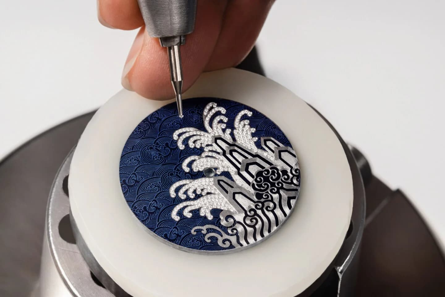 Vacheron Constantin Métiers d'Art Tribute to Traditional Symbols - Moonlight Slivers 38 mm White Gold 3